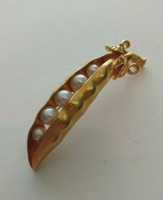 Vintage Designer Signed Trifari Gold Tone Pin,  Pearls In A Pea Pod,