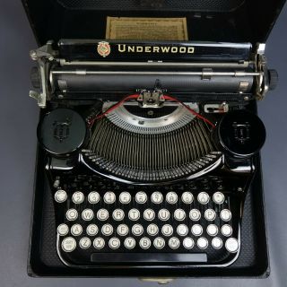 Underwood Portable Typewriter W/ Case Vintage 1934 Great
