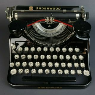 Underwood Portable Typewriter w/ Case Vintage 1934 Great 2