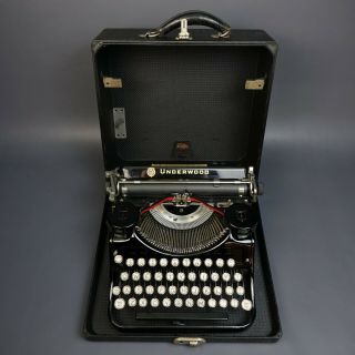 Underwood Portable Typewriter w/ Case Vintage 1934 Great 3