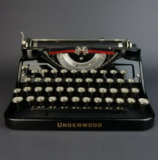 Underwood Portable Typewriter w/ Case Vintage 1934 Great 4