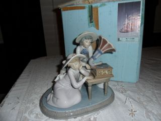 Retired/rare Lladro Figurine 5430 Boy And Girl With Grammaphone