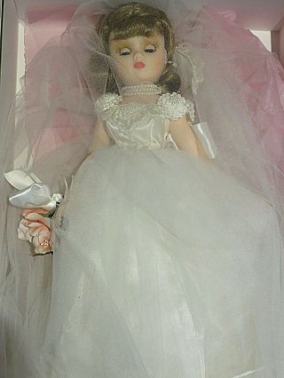 17 “ Madame Alexander 1999 Classic Bride Doll 22690