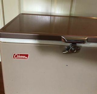 Vintage Coleman Metal Cooler 1960 ' s Two Tone Tan Brown Ice Box w/ Tray Latch 2