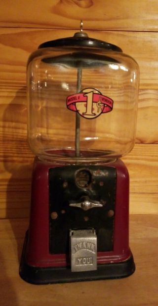 Vintage Model V 1 Cent Bubble Gum/peanuts Machine With Key