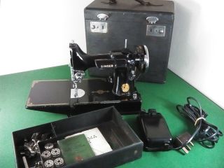 Vintage Singer 221 Featherweight Sewing Machine.  Made In Usa