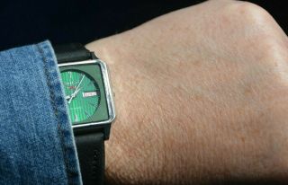 Vintage SEIKO 5 Men ' s Automatic Wristwatch 2