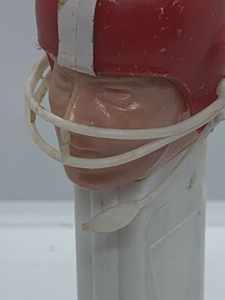 VINTAGE PEZ FOOTBALL PLAYER NO FEET DISPENSER RED HELMET STRIP AUSTRIA 2.  620.  061 3