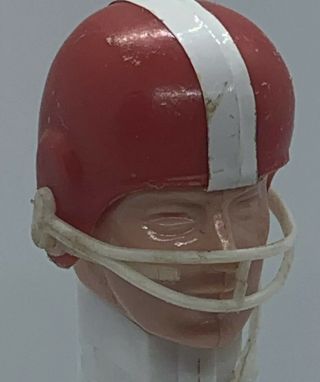 VINTAGE PEZ FOOTBALL PLAYER NO FEET DISPENSER RED HELMET STRIP AUSTRIA 2.  620.  061 4