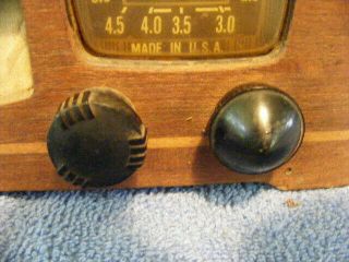Vintage 1939 Detrola AM & Shortwave Tube Radio 3202,  Wood Case Bakelite Knobs 4