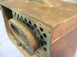 Vintage 1939 Detrola AM & Shortwave Tube Radio 3202,  Wood Case Bakelite Knobs 7