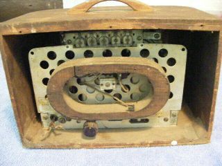 Vintage 1939 Detrola AM & Shortwave Tube Radio 3202,  Wood Case Bakelite Knobs 8