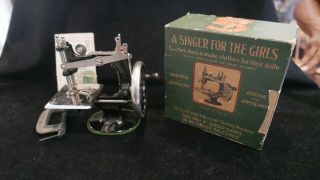 Vintage Singer For The Girls No.  20 Childs Singer Sewing Machine W/ Box