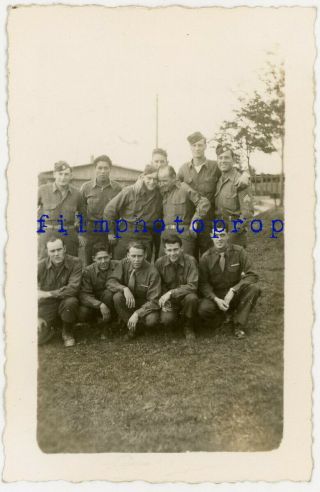 Wwii Us Gi Photo - 18th Infantry Regiment Group Photo By Barracks - All Id 