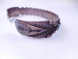 Vtg Old Pawn ZUNI Turquoise Sterling Silver Cuff Bracelet Hand Stamped Arrows 7