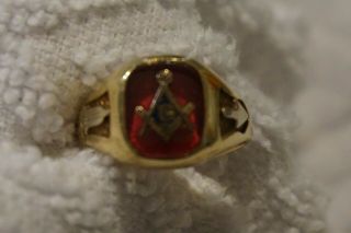 Vintage 10k Yellow Gold Red Stone Masonic Ring