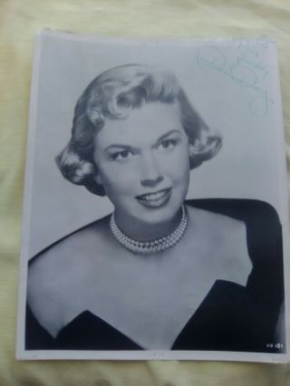 Doris Day Vintage Signed 8x10 B&w Glossy Photo Plus Letter.