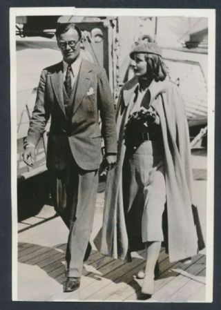 1932 Greta Garbo,  Hollywood Icon " Meets Brother In Gothenburg " Vintage Photo