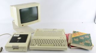 Vintage 1984 Apple Iic Model A2s4000 Computer W/ Disk Drive,  Monitor & Others