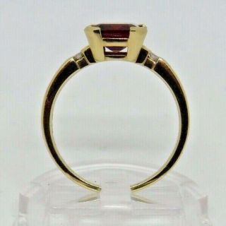 9ct Gold ring w/ ' Emerald cut ' Garnet Gemstone & diamond set shoulders 3.  4g N1/2 4