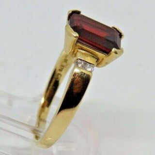 9ct Gold ring w/ ' Emerald cut ' Garnet Gemstone & diamond set shoulders 3.  4g N1/2 5