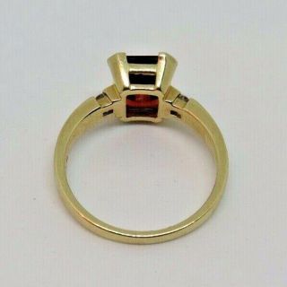 9ct Gold ring w/ ' Emerald cut ' Garnet Gemstone & diamond set shoulders 3.  4g N1/2 7