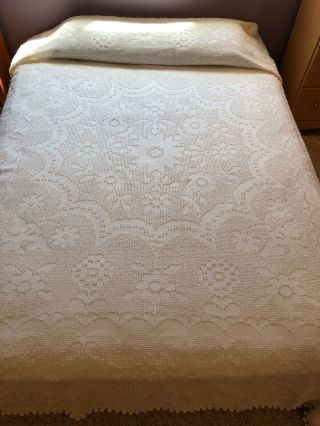 Vintage Queen Hobnail Chenille Bedspread White Pom Pom Fringed 96”x110 " Floral