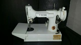 Vintage WHITE SINGER FEATHERWEIGHT Model 221 SEWING MACHINE Serial PA226012 2