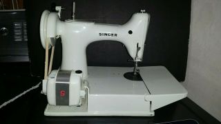 Vintage WHITE SINGER FEATHERWEIGHT Model 221 SEWING MACHINE Serial PA226012 7