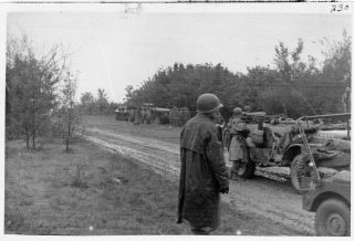 Org Wwii Photo: American Gi With Willy’s Jeeps Towing Massive Artillery