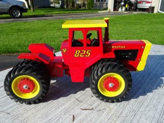 Vintage Scale Models Versatile Model 825 4wd Toy Tractor 1/16 Scale