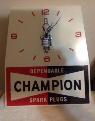 Vintage Champion Spark Plugs Clock Plastic Battery Operated Runs Fine