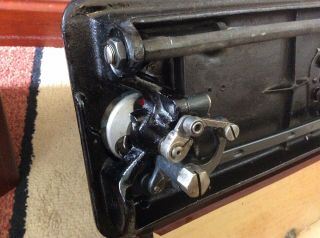 Vintage Singer Model 99 Sewing Machine with Case 6