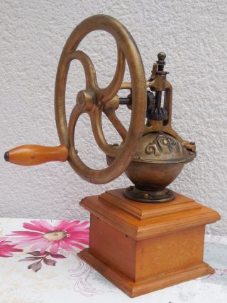 VINTAGE French COFFEE GRINDER MILL - CAST IRON & WOOD 4