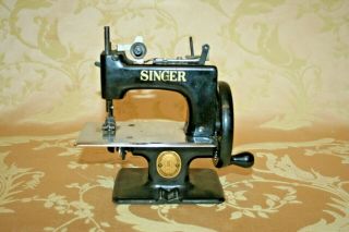 Vintage SINGER Model 20 - 10 Child ' s Hand Crank Toy Sewing Machine - Simanco 29952 2