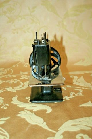 Vintage SINGER Model 20 - 10 Child ' s Hand Crank Toy Sewing Machine - Simanco 29952 4