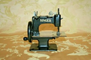 Vintage SINGER Model 20 - 10 Child ' s Hand Crank Toy Sewing Machine - Simanco 29952 5