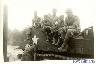 Port.  Photo: Rare Us Troops Resting On Armored M7 Self Propelled 105mm Gun