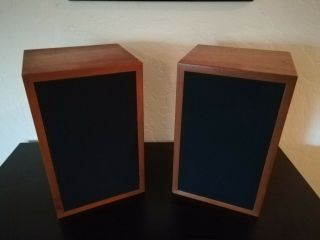 Linn Kan.  Bookshelf/stand/wall Mount Vintage Classic