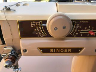 Vintage Singer Sewing Machine 401A With Foot Pedal 3