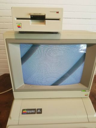 Vintage Apple IIe Computer with Monitor and Floppy Drive - 4