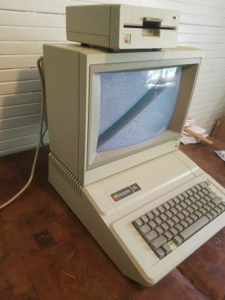 Vintage Apple IIe Computer with Monitor and Floppy Drive - 6