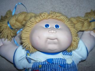 VINTAGE 1983 CABBAGE PATCH PLUSH DOLL BLOND HAIR BLUE OVERALLS OAA VGC 2