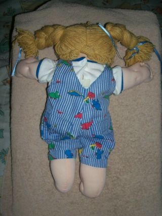 VINTAGE 1983 CABBAGE PATCH PLUSH DOLL BLOND HAIR BLUE OVERALLS OAA VGC 3