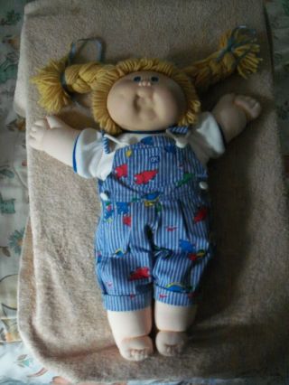 VINTAGE 1983 CABBAGE PATCH PLUSH DOLL BLOND HAIR BLUE OVERALLS OAA VGC 4