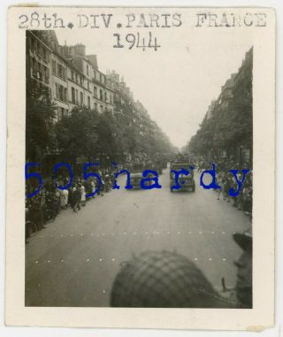 Wwii Us Gi Photo - 28th Infantry Division Trucks Parade In Crowded Streets 2