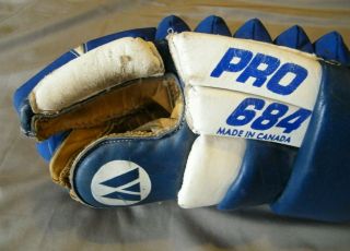 VINTAGE - WINNWELL / TORONTO MAPLE LEAFS STYLE / PRO 684 / HOCKEY GLOVES. 5