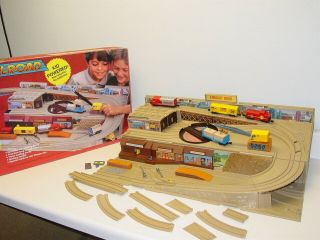Vintage 1983 Hot Wheels Railroad Freight Yard Play Set