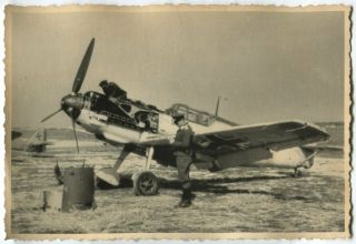 German Wwii Archive Photo: Luftwaffe Messerschmitt Bf 109 Aircraft Maintenance
