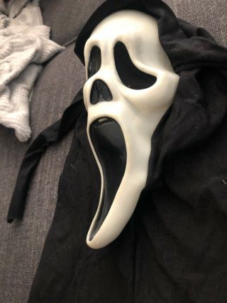 Gen 1? Scream Mask Vintage Cloth Fun World Div Rare Barn Find Shoot Me A Offer 3